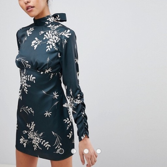 Finders Keepers Dresses & Skirts - finderskeepers // open back floral mini dress